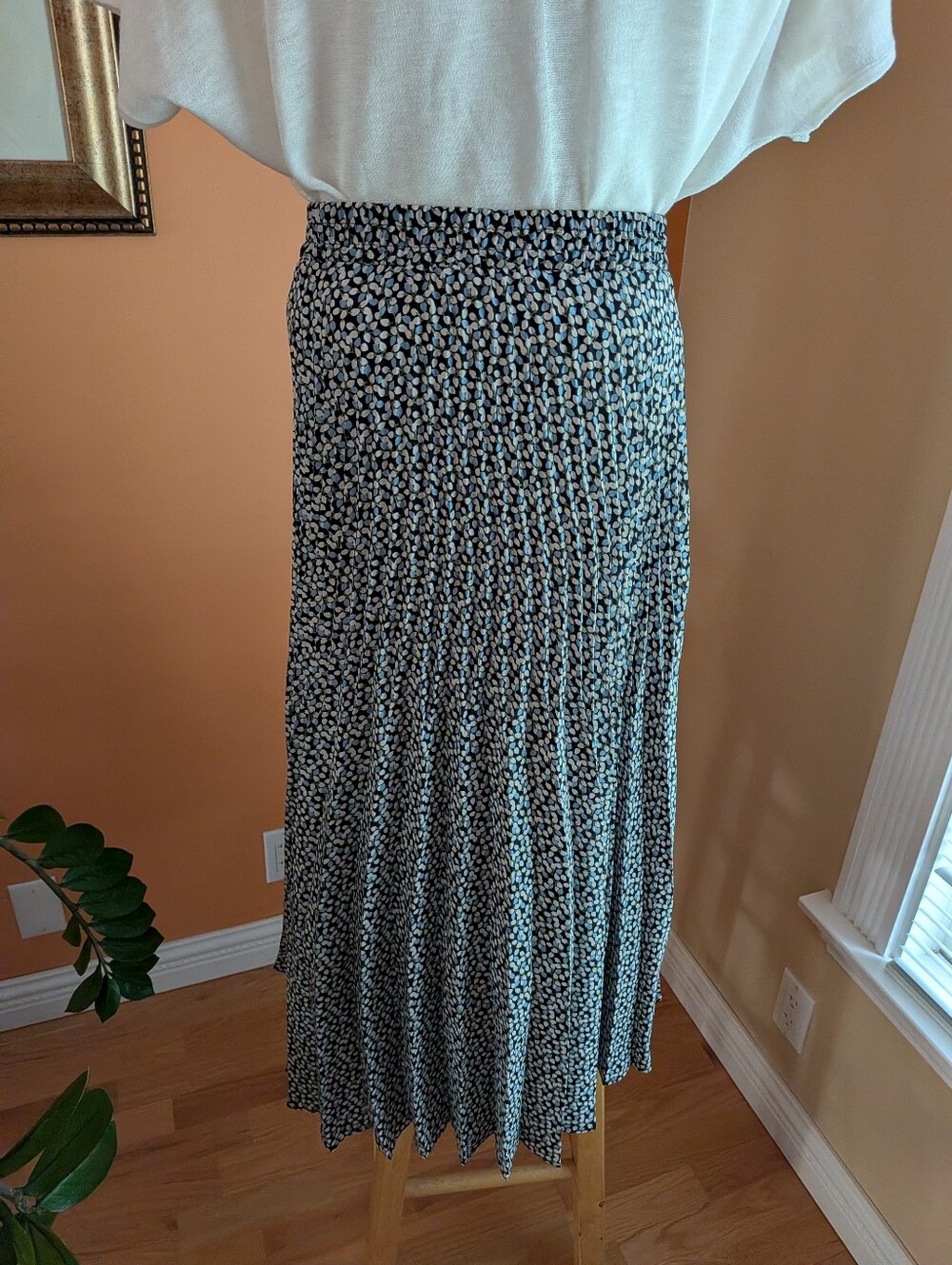Max Studio Black and White Pleated Maxi Skirt Size L